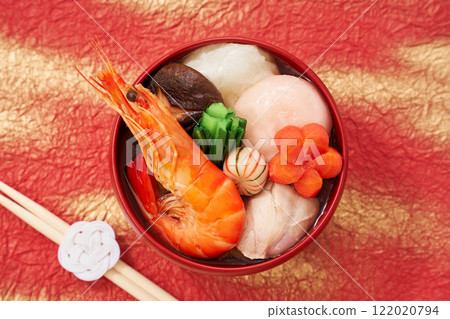 A luxurious ozoni topped with shrimp 122020794