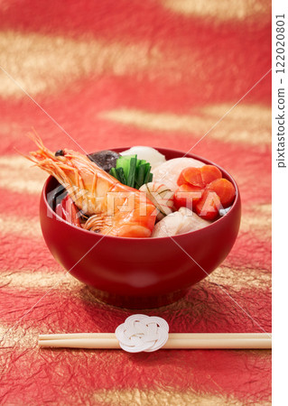 A luxurious ozoni topped with shrimp 122020801