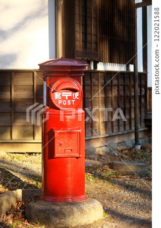 紅色復古昭和時代郵筒 122021588