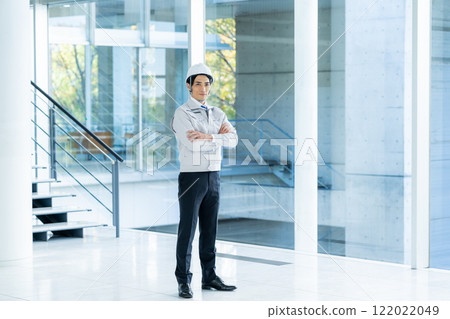 A businessman wearing work clothes A businessman wearing work clothes 122022049