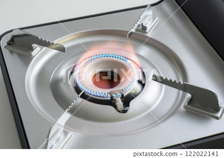 Lighting a portable tabletop stove 122022141