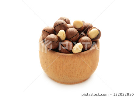 Peeled macadamia nuts on bowl. Horizontal composition isolated on white background. 122022950