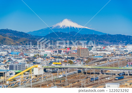 (靜岡縣)從 Granship 展望台看到的靜岡貨運站/造船場,背景是富士山 (靜岡縣)從 Granship 展望台看到的靜岡貨運站/造船場,背景是富士山 122023292
