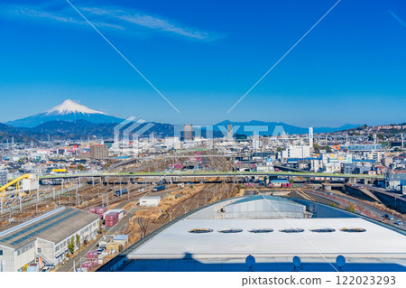 (靜岡縣)從 Granship 展望台看到的靜岡貨運站/造船場,背景是富士山 (靜岡縣)從 Granship 展望台看到的靜岡貨運站/造船場,背景是富士山 122023293