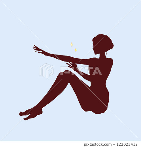 一個女人按摩手臂的剪影 122023412