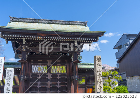 春天京都 本龍寺(Fuyakiji Temple)唐門 春天京都 本龍寺(Fuyakiji Temple)唐門 122023528