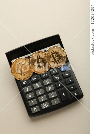 Bitcoin coin and cash with calculator on grey background. Bitcoin growthand investment concept. 122024294