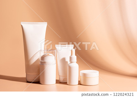 Facial cosmetic products packaging 122024321