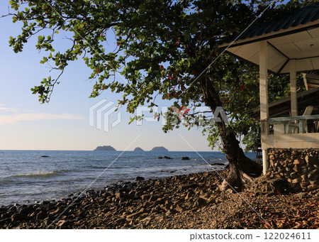 Bungalow at Lonely Beach, Ko Chang, Thailand. 122024611