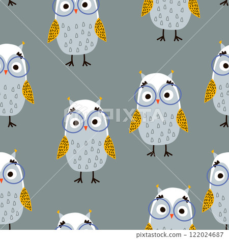 Seamless pattern with hand drawn cute owls characters. Childish adorable texture with cartoon owls in glasses. Vector illustration 122024687