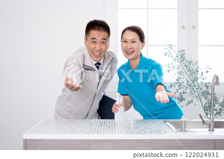 Senior housekeeper cleaning the kitchen 122024931