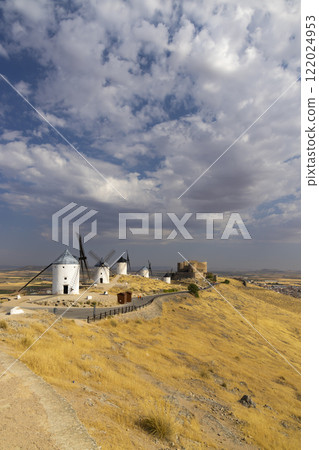 windmills and castle of Consuegra, Castilla La Mancha, Spain 122024953