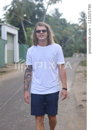 Embracing the carefree summer vibes in a stunning, beautiful tropical paradise by the beach 122025790