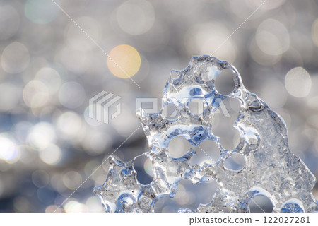 Jewelry ice washed up on the winter coast of Hokkaido 122027281