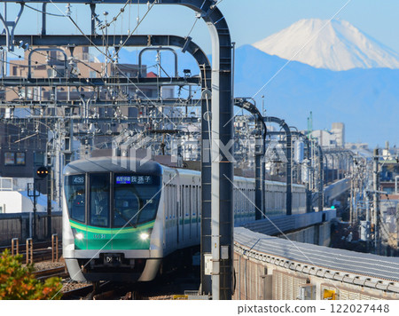 東京地鐵 16000 系列 16131F 共同社以富士山為背景運行 122027448