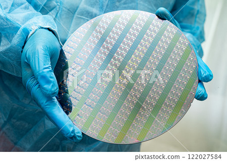 Silicon wafer for manufacturing semiconductor of integrated circuit. 122027584