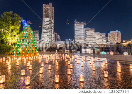 <Kanagawa Prefecture> Yokohama Minato Mirai - Christmas candles lit up throughout the building 122027824