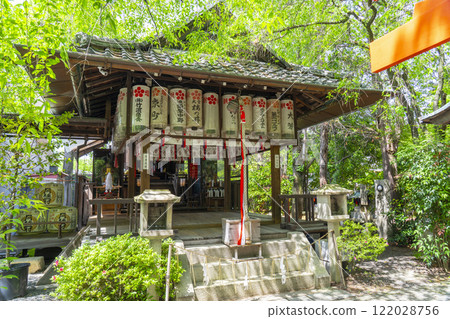 Mizuka Tenmangu Shrine surrounded by fresh greenery: worship hall and main hall 122028756