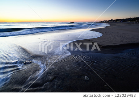 The beach before dawn 122029488
