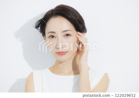 短髮女子的肖像 122029652