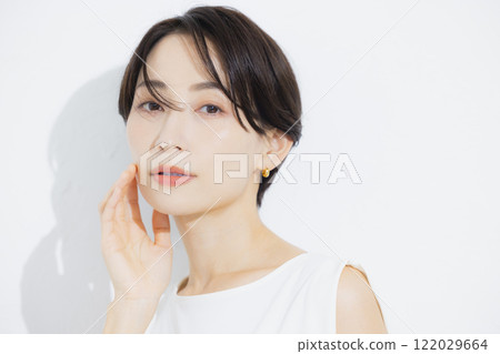Short hair woman portrait Short hair woman portrait 122029664