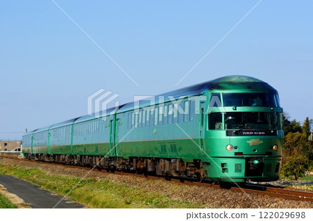 由布院之森特快列車運行於田主丸與築後吉井之間 122029698