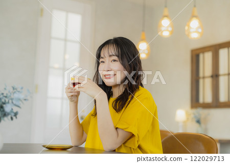 黃色的一塊女人 黃色的一塊女人 122029713