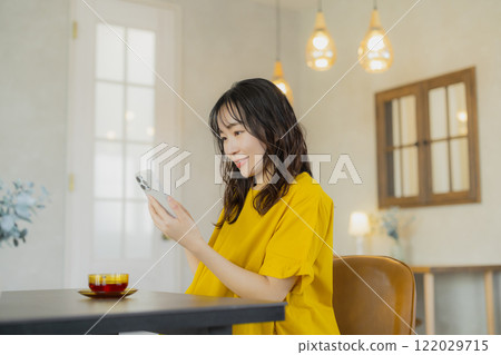 黃色的一塊女人 黃色的一塊女人 122029715
