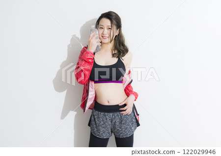 Young woman in sportswear 122029946