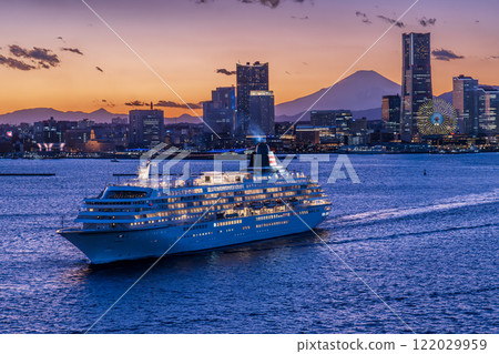 Magic hour view of Mt. Fuji and Minato Mirai 122029959