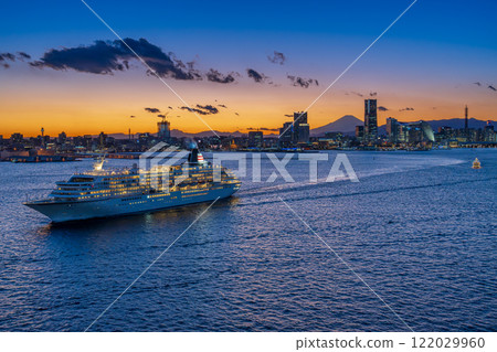 Magic hour view of Mt. Fuji and Minato Mirai 122029960