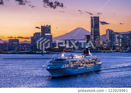 Magic hour view of Mt. Fuji and Minato Mirai 122029961