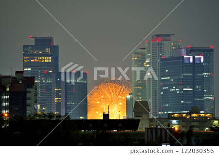 <Aichi Prefecture> Fireworks at Nagoya Port and the skyscrapers of Nagoya Station as seen from the Shonai River embankment <Aichi Prefecture> Fireworks at Nagoya Port and the skyscrapers of Nagoya Station as seen from the Shonai River embankment 122030356