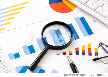 圖和放大鏡 122030652