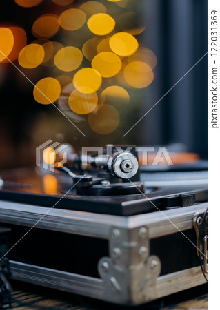 Close-up of a turntable needle on a spinning vinyl record, capturing the essence of retro sound 122031369