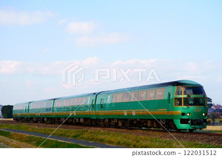 Yufuin no Mori I, running between Tanushimaru and Chikugo Yoshii 122031512