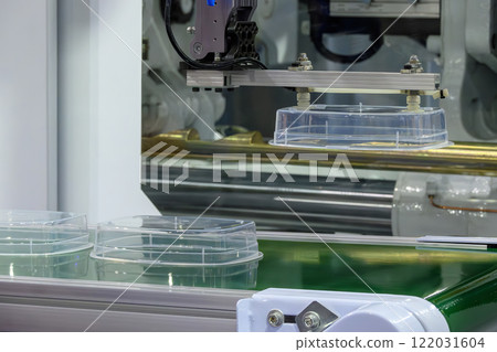 The food container box production process by plastic injection mold machine. 122031604
