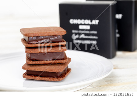 巧克力（1 個，背景為外盒：垂直堆疊）| 香草豆 122031655