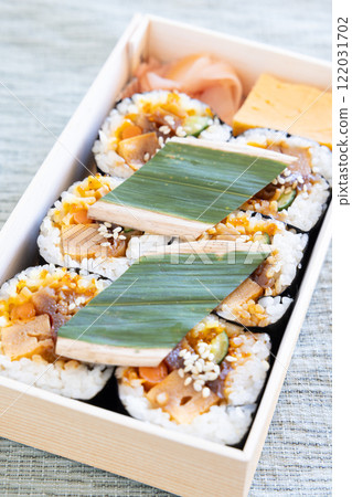 Delicious seaweed roll bento Delicious seaweed roll bento 122031702