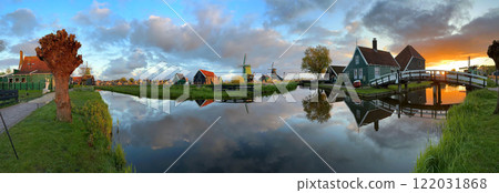 skyline of old town Zaanse Schans 122031868
