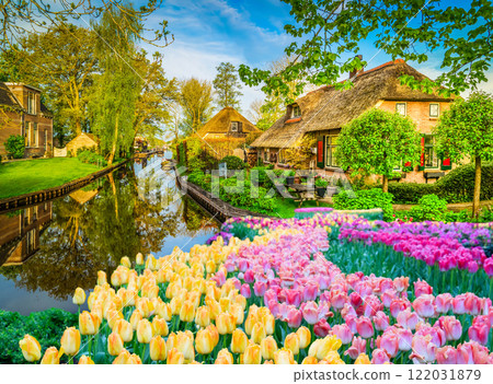 skyline of old town Giethoorn 122031879