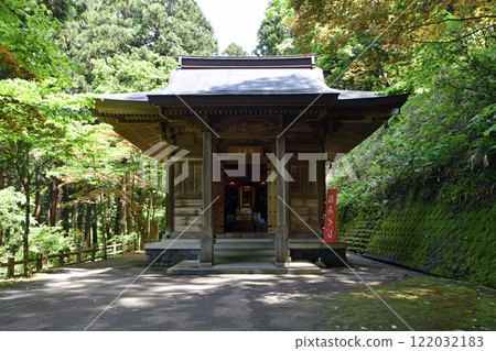 Aizendo Hall of Oiwayama Nissekiji Temple (Kamiichi Town, Toyama Prefecture) Aizendo Hall of Oiwayama Nissekiji Temple (Kamiichi Town, Toyama Prefecture) 122032183