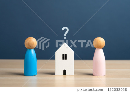 Housing issues for couples and young families. Shared housing. Purchase or rent. Division of property in divorce. Property acquired separately before marriage. 122032938
