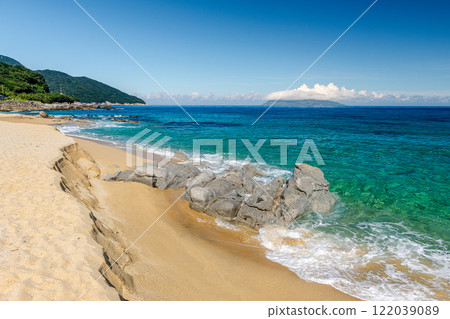 The sea and coast of the Yakushima Offshore Alps (June) - Spectacular views of Nagata Beach, a sea turtle nesting site 122039089