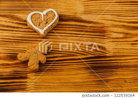 Delicious gingerbread cookies on a rustic wooden table for the holiday season Delicious gingerbread cookies on a rustic wooden table for the holiday season 122039164