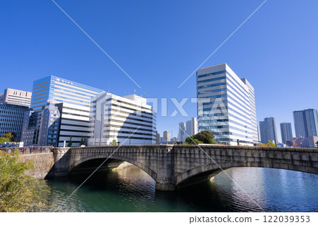 Tokyo, Shiodome: Otemon Bridge over the Tsukiji River 122039353