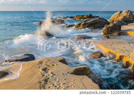 Breaking Waves, Nagata Inakahama, Yakushima, Offshore Alps (Autumn) Breaking Waves, Nagata Inakahama, Yakushima, Offshore Alps (Autumn) 122039785