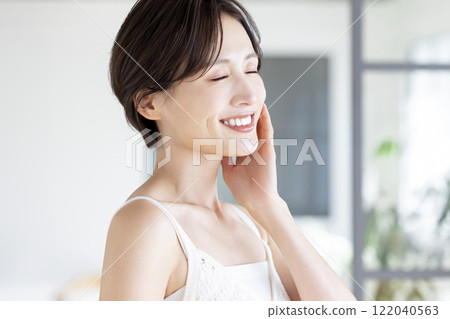 Beauty image female portrait 122040563