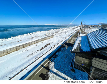 從釷網線北濱站看到的知床連峰 從釷網線北濱站看到的知床連峰 122040859