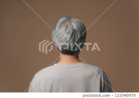 Back view of a middle-aged man with gray hair 122040970